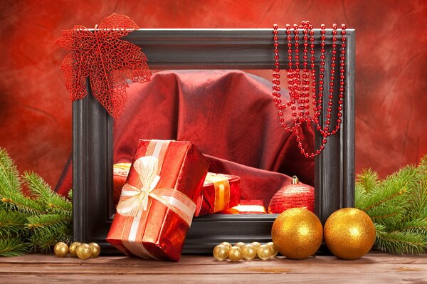 Composition de cadeaux et décorations de Noël