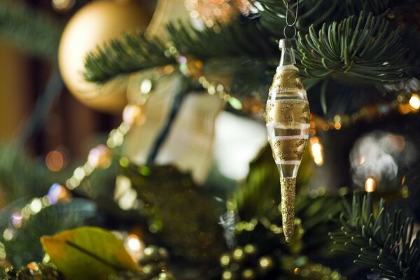 Décorations de Noël sur le sapin de Noël