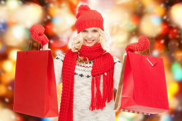 Ragazza con pacchetti regalo dopo la vendita