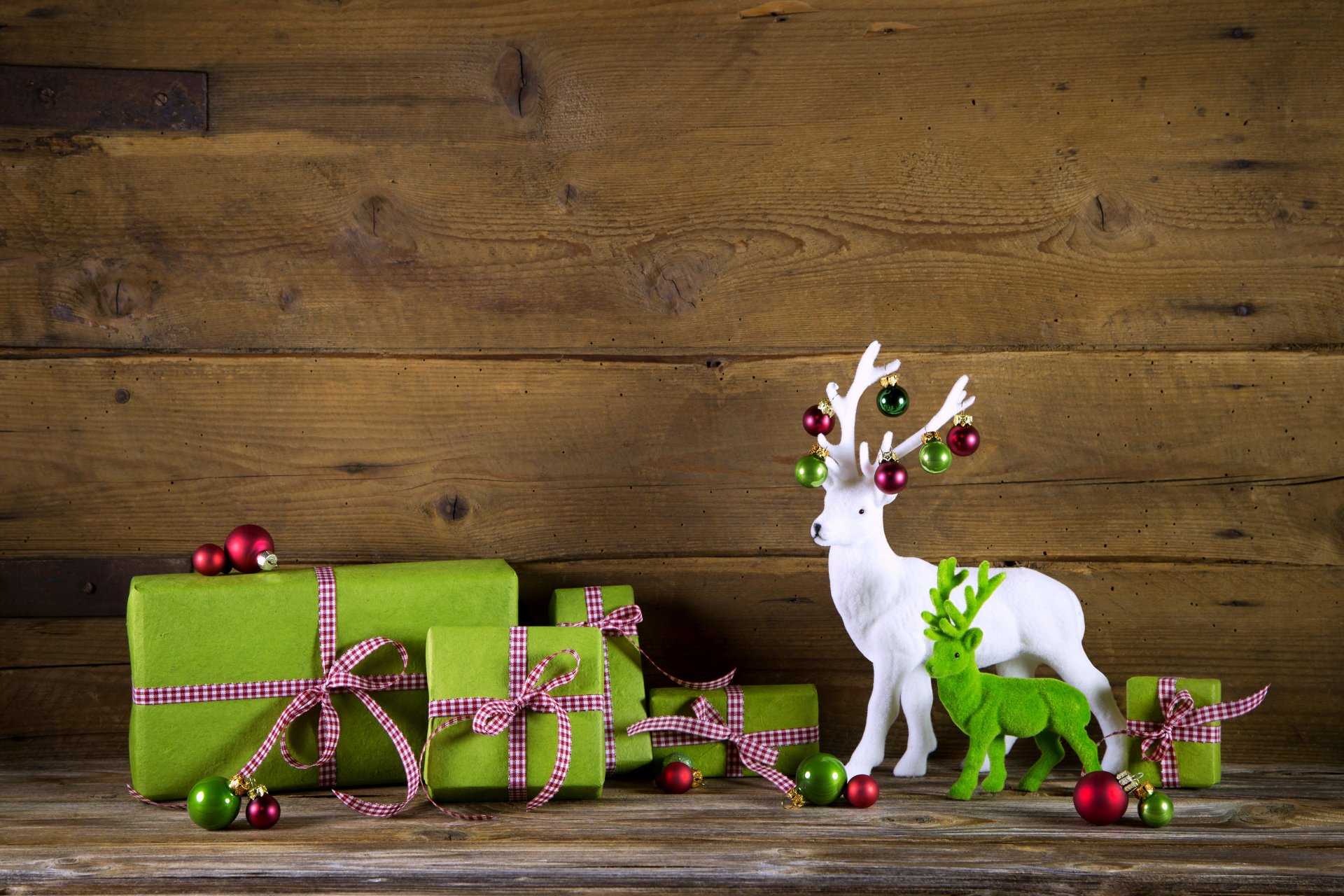 weihnachten geschenke dekorationen baum neujahr