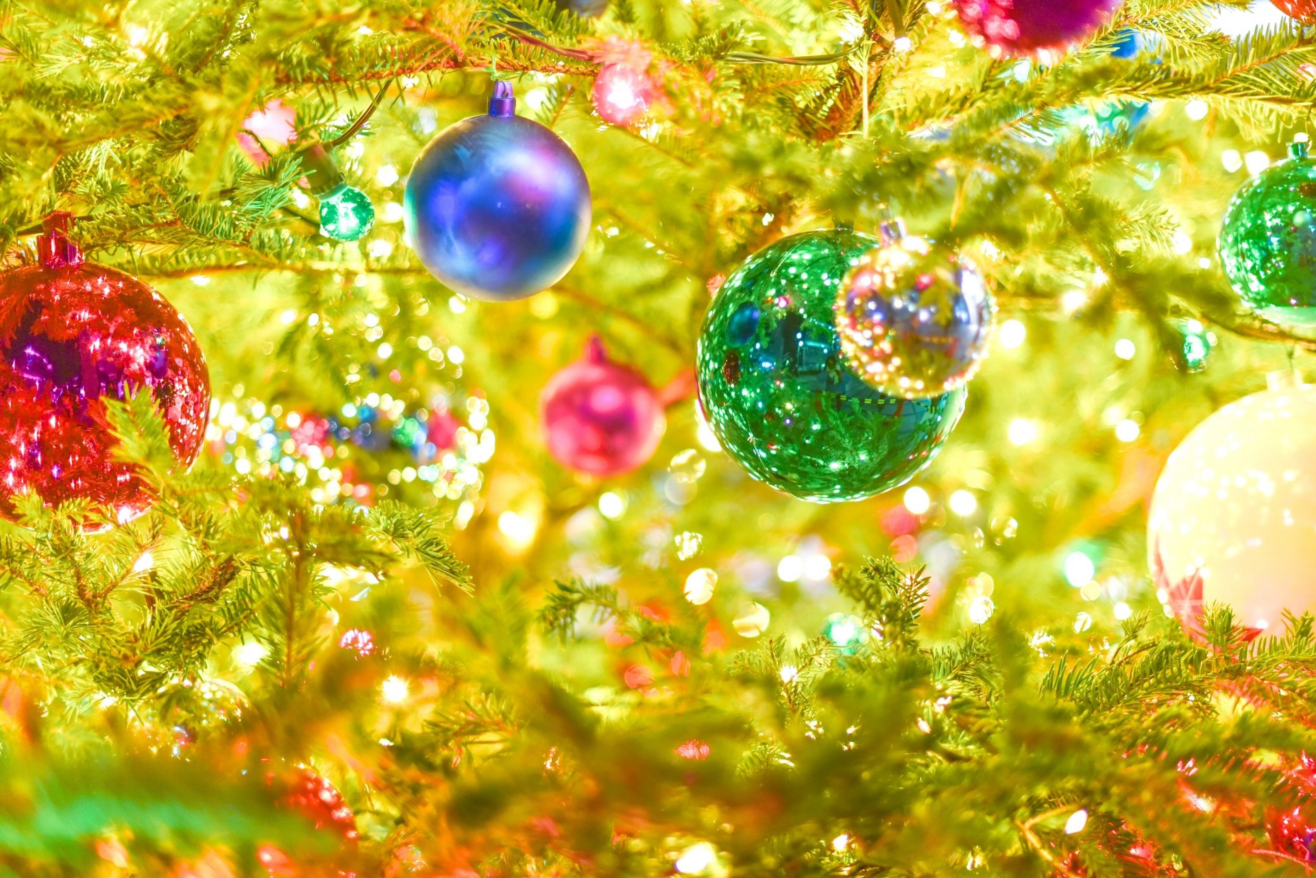 holiday new year branches brightness paints colors balls toys reflection garland reflections glare light