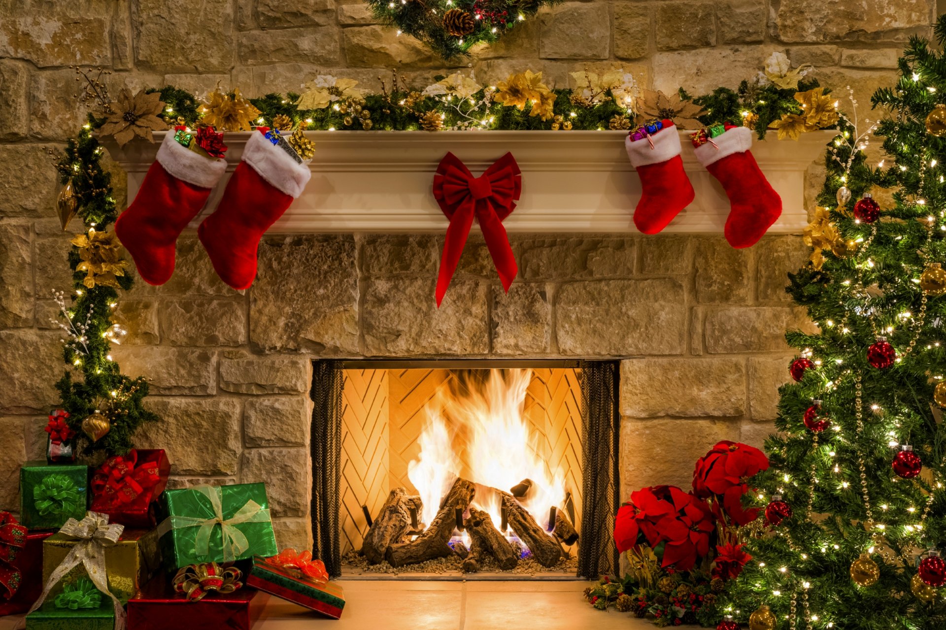 frohe weihnachten frohes neues jahr boxen geschenke urlaub kamin feuer baum dekoration lichter frohe weihnachten urlaub feuer laternen geschenk