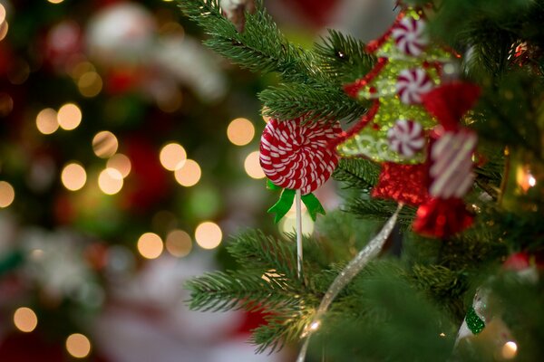 Weihnachtsbaum mit Lutscher im neuen Jahr