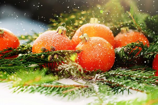 Christmas balls similar to oranges