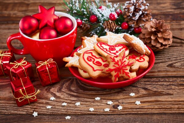 Weihnachtsschmuck und Weihnachtsplätzchen