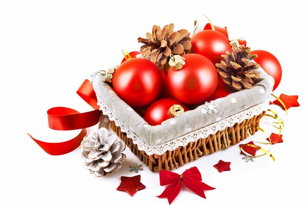 Palle rosse di Natale con coni