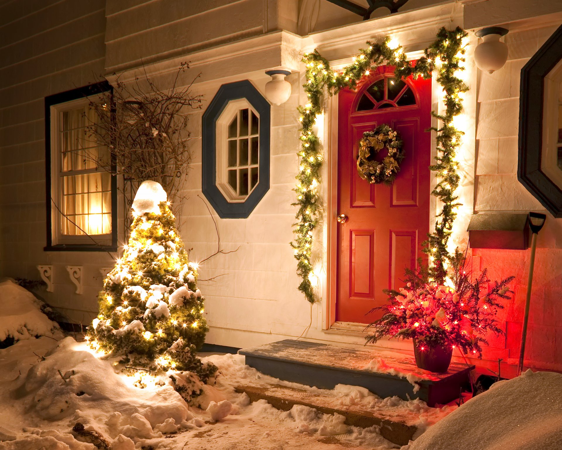 happy new year holiday merry christmas nature christmas wreath windows decoration winter snow architecture house lights night winter lanterns decorations merry christmas vacation