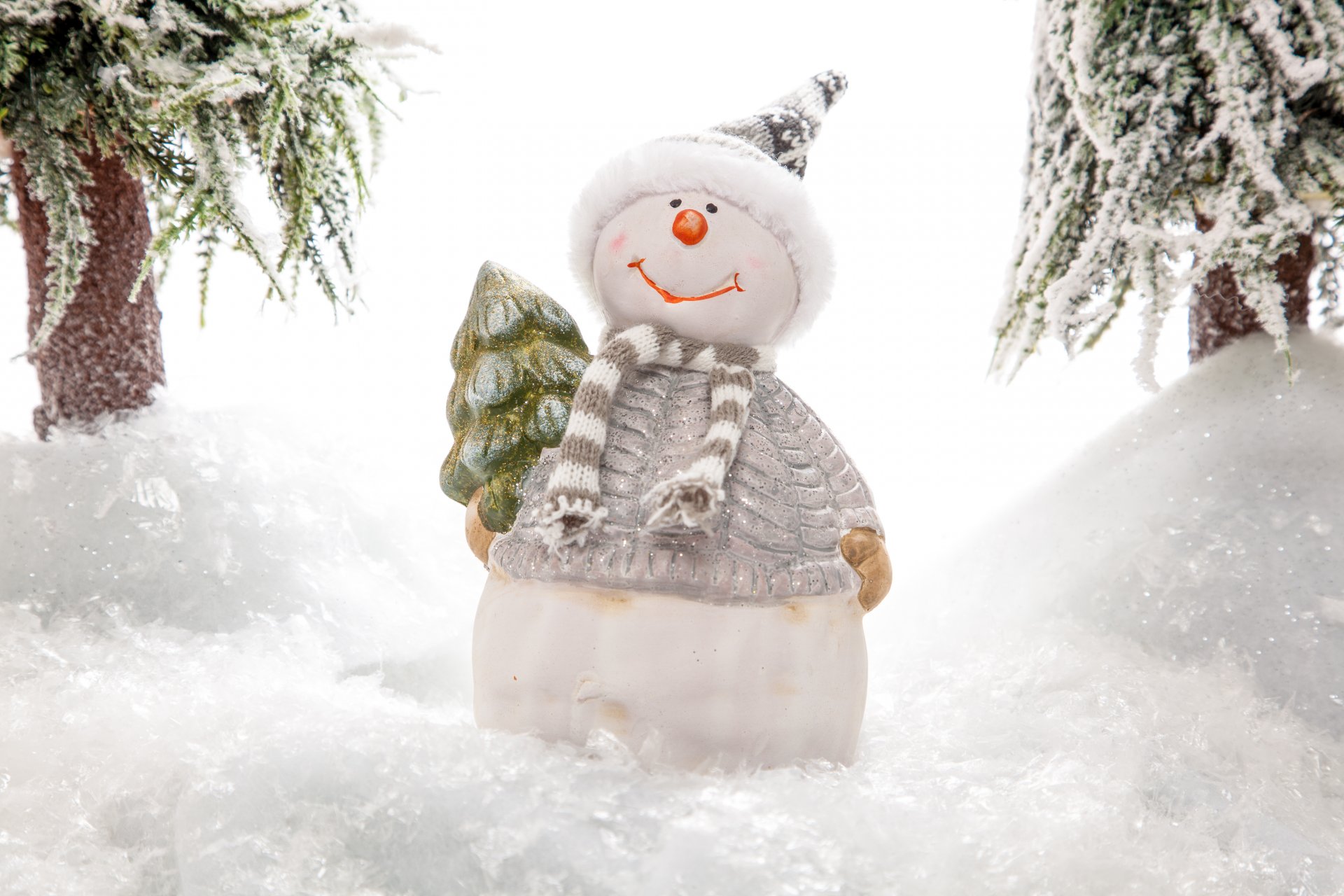 figurine snowman snow hat scarf