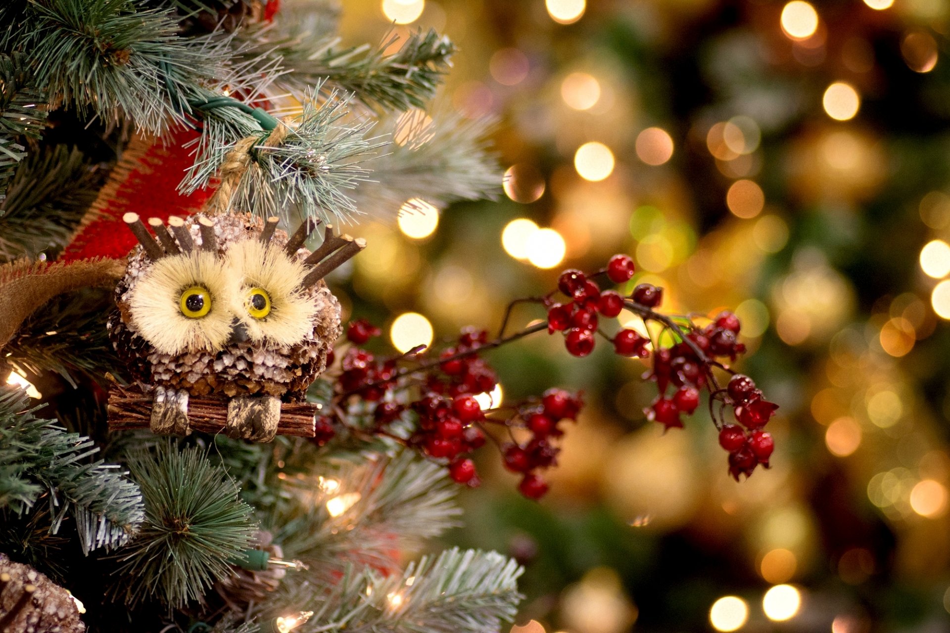 árbol de navidad abeto juguetes árbol de navidad año nuevo búho acebo bayas rojo decoración vacaciones año nuevo navidad invierno