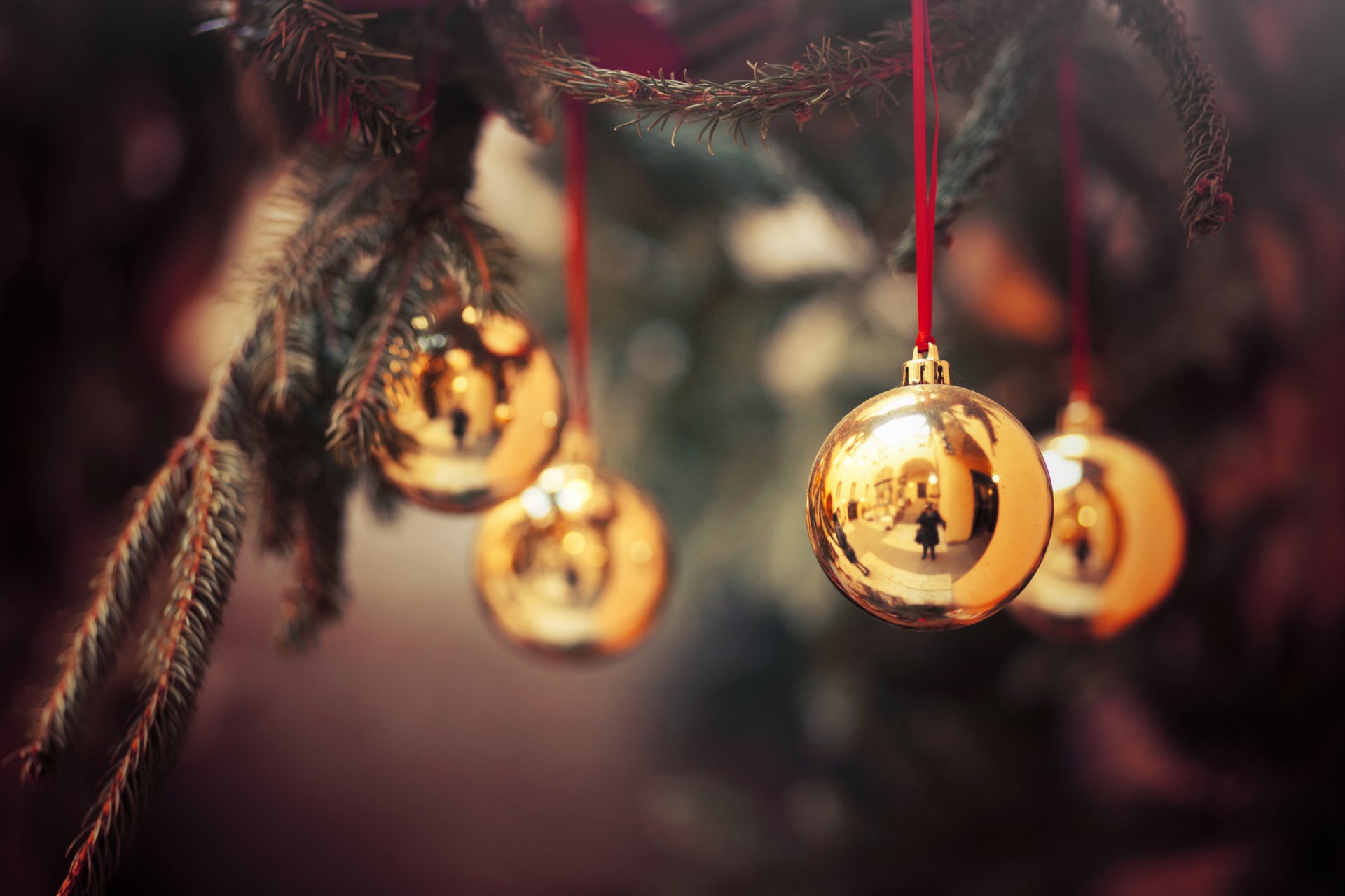 weihnachtsbaum zweige bälle dekoration neujahr