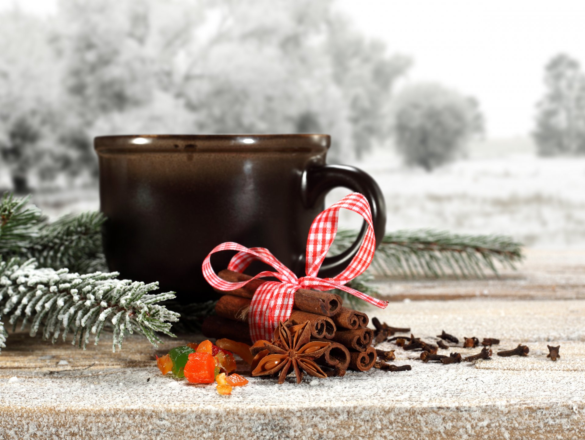 cannella ramoscello nastro pino neve tazza di tè caffè inverno pino tazza di inverno