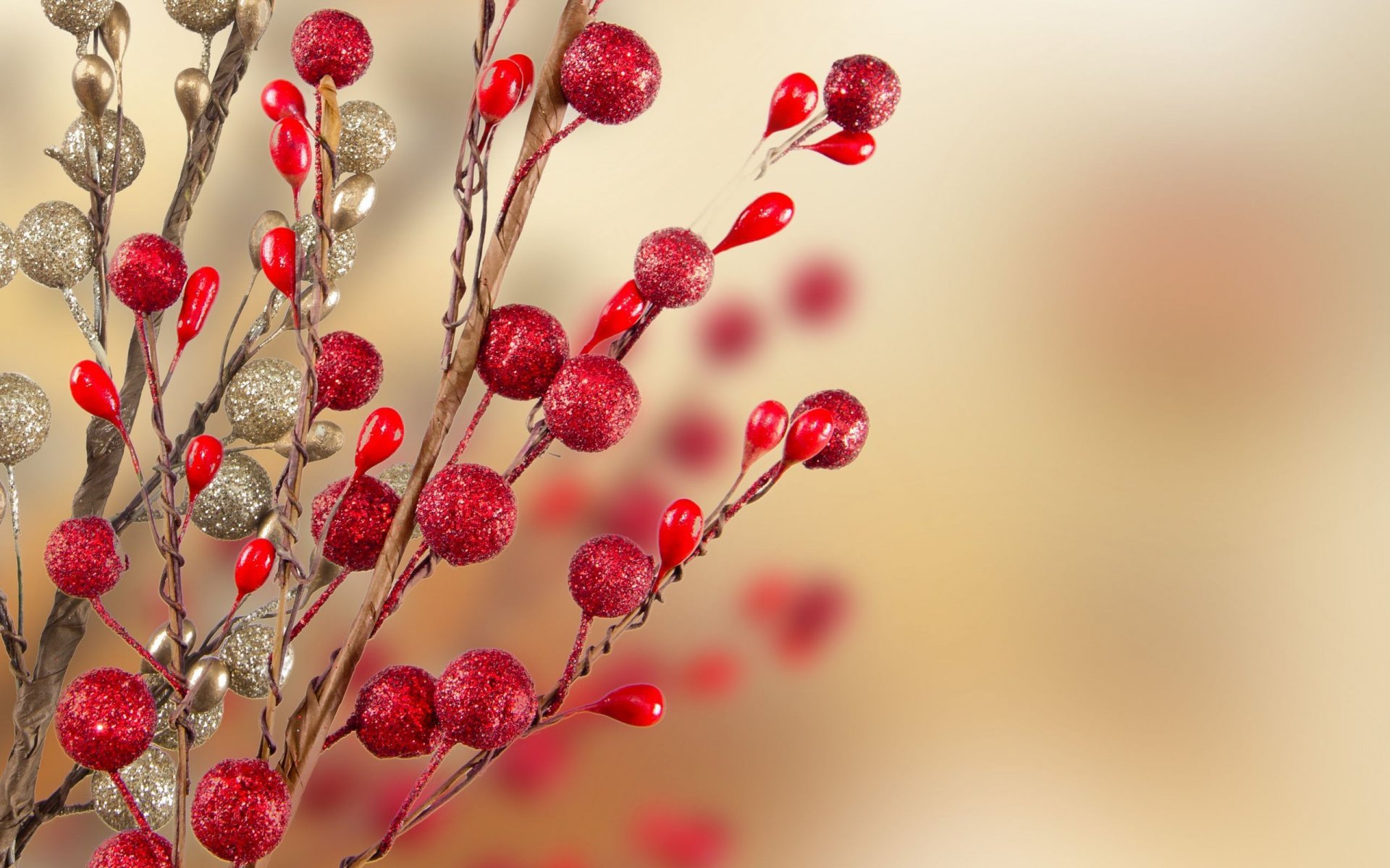 capodanno vacanze natale decorazioni natalizie rosso rami sfocatura sfondo carta da parati widescreen schermo intero widescreen