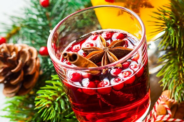 Grzane wino na Boże Narodzenie z przyprawami