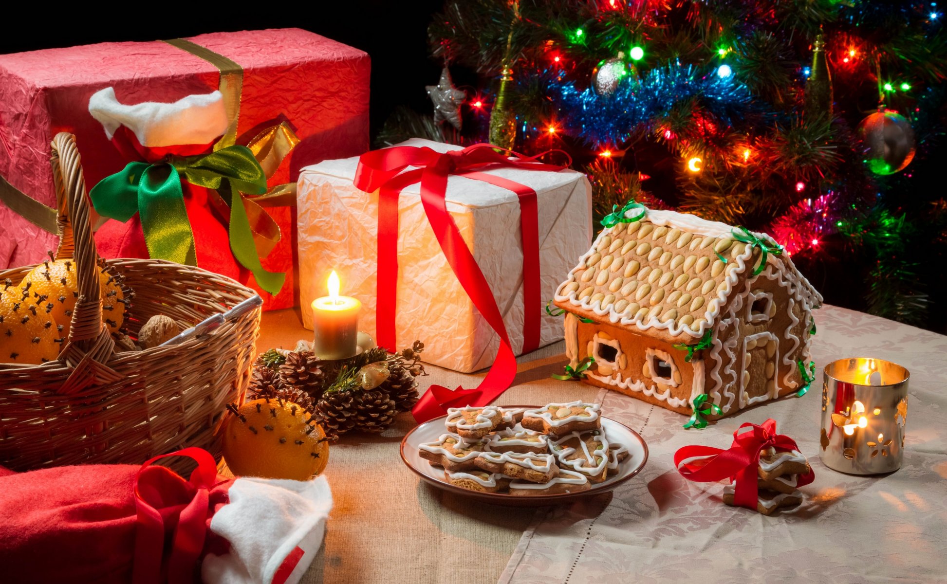 navidad regalos velas galletas casa de pan de jengibre cesta naranjas