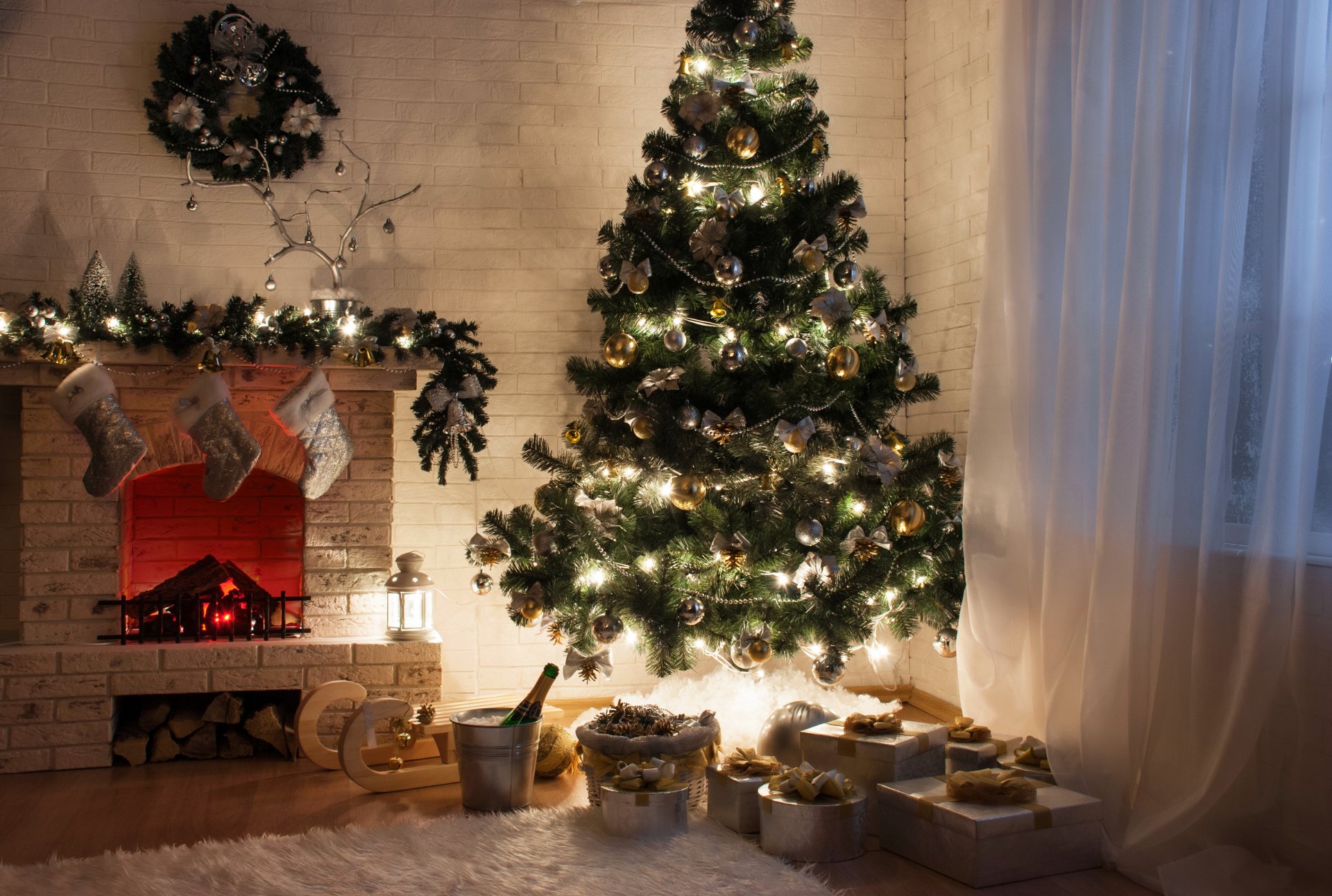 nouvel an papier peint arbre de noël hiver jouets cadeaux boîtes cheminée