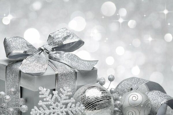 Silberschmuck und Geschenke für das neue Jahr