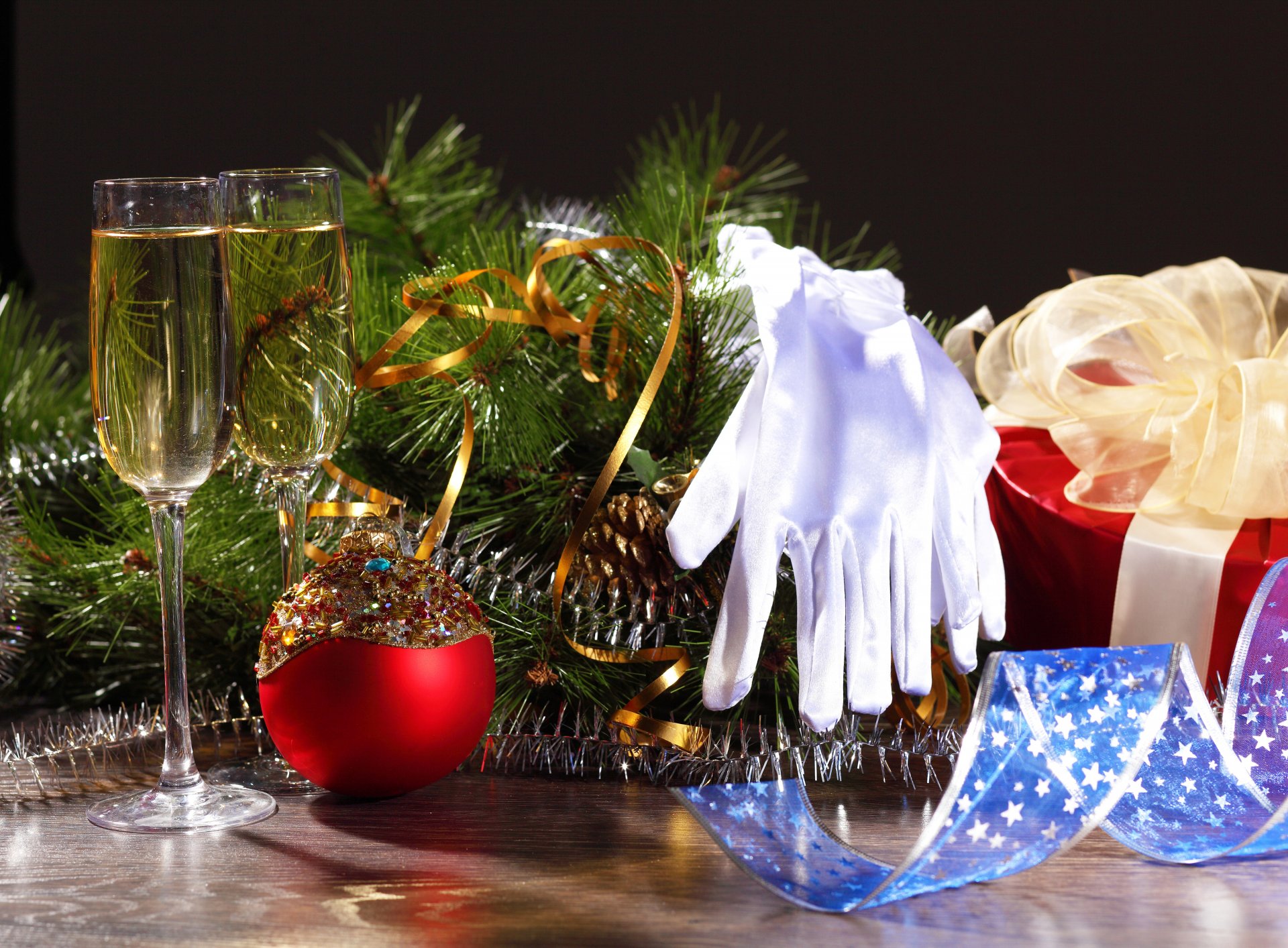 branches glasses drink champagne gloves christmas decoration