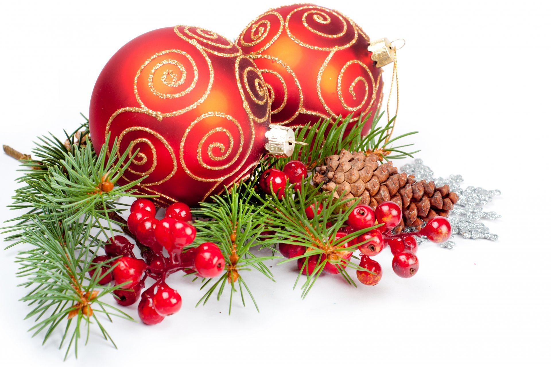 ballons rot muster spielzeug weihnachtsbaum zapfen tanne beeren stechpalme neujahr weihnachten weißer hintergrund