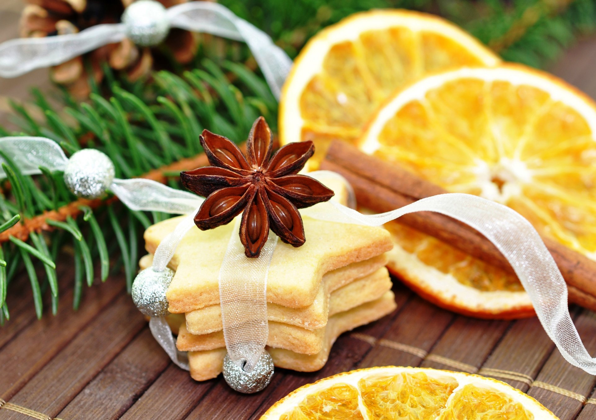 biscotti anice stellato anice stellato cannella arancia ramo abete rosso pigna capodanno natale