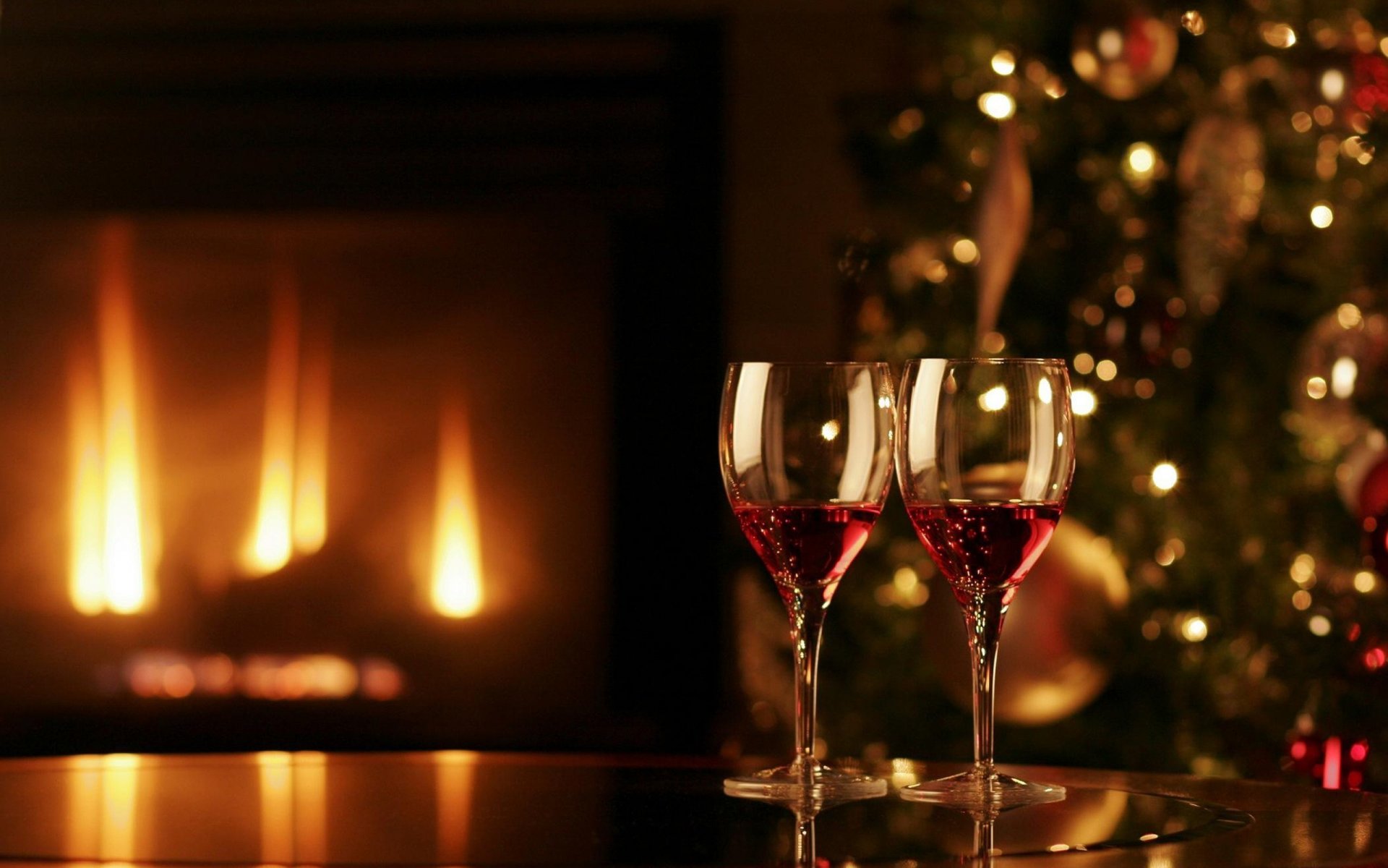 vacances cheminée feu confort arbre de noël verres à vin