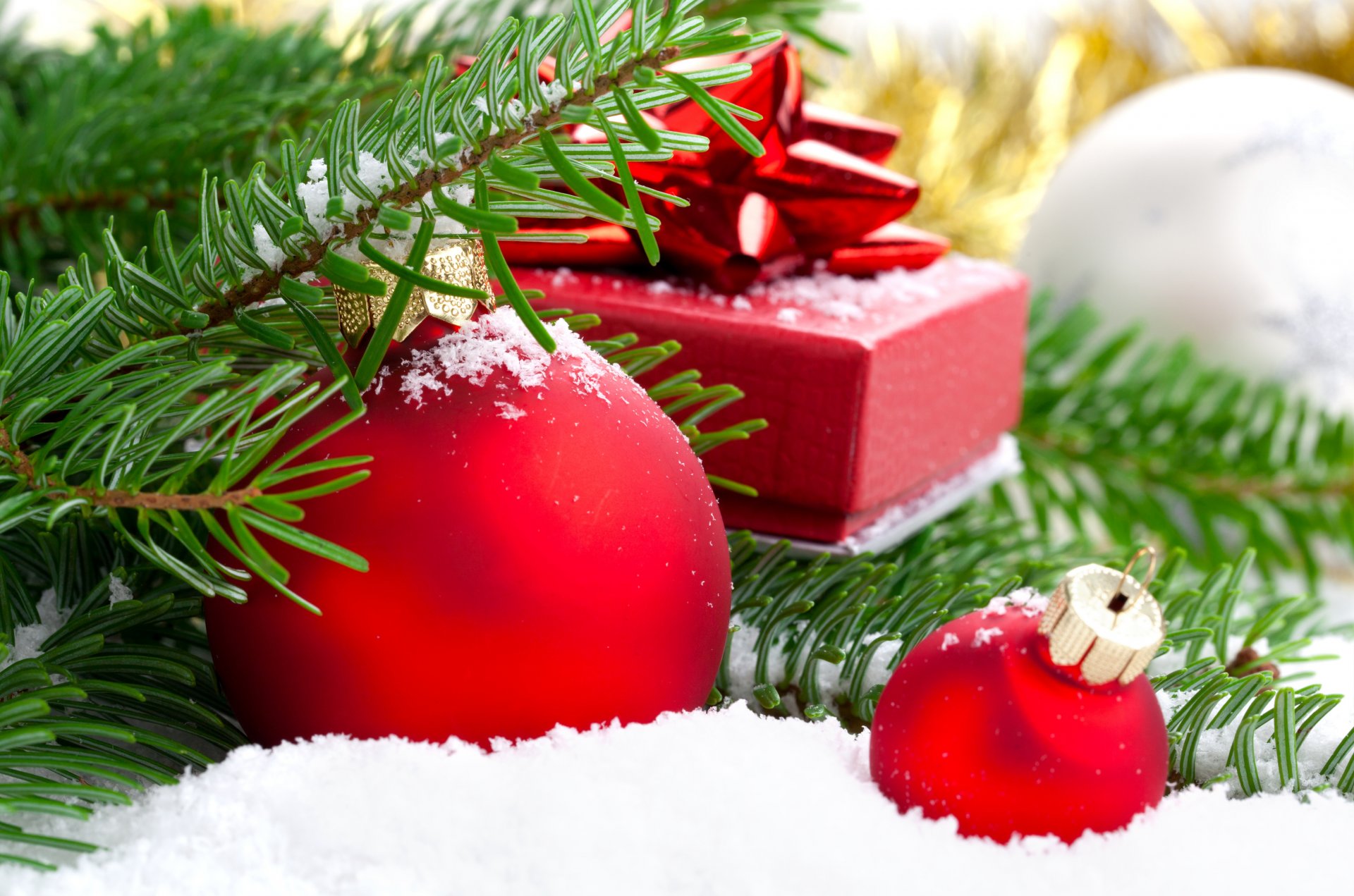 rot luftballons luftballons geschenk zweig weihnachtsbaum tanne weihnachtsbaum spielzeug dekorationen feiertage schnee weihnachten neujahr