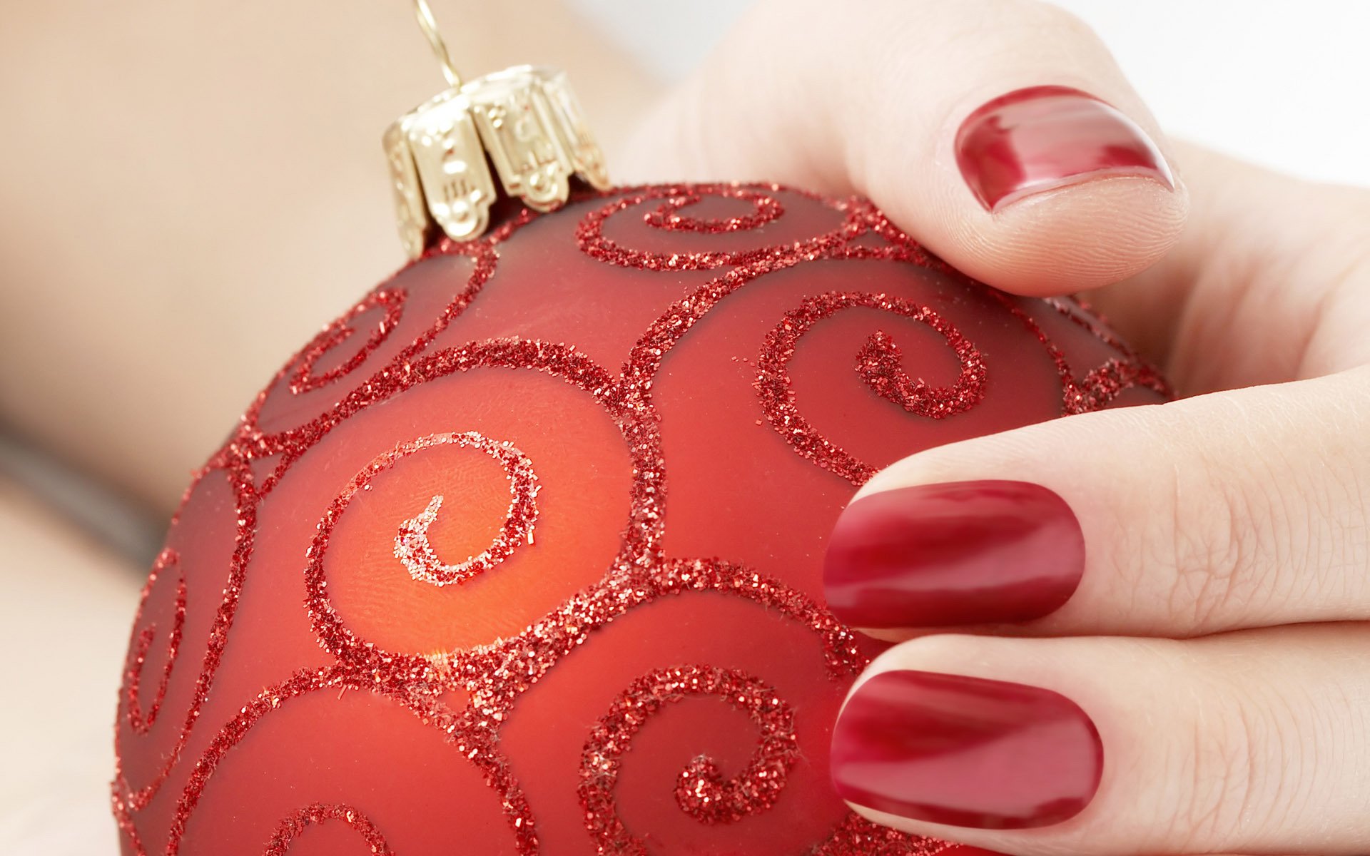 dedos año nuevo bola de navidad rojo juguete mano uñas