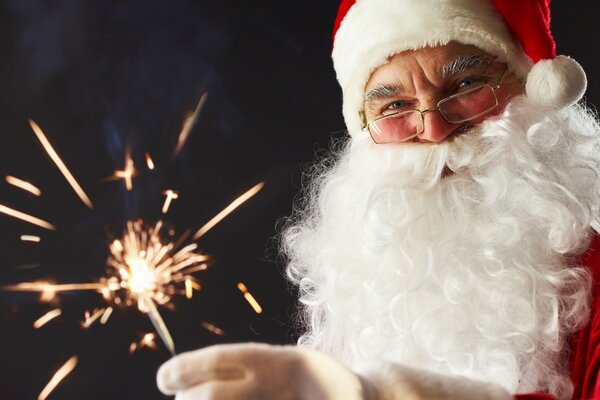 Photo du nouvel an du Père Noël souriant