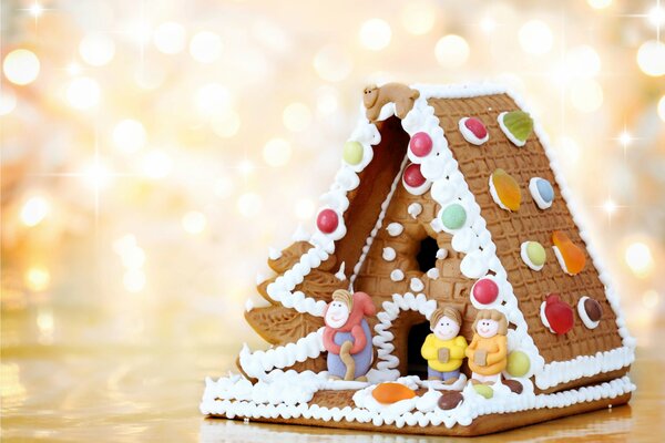 Lebkuchenkuchen in Form eines Häuschens