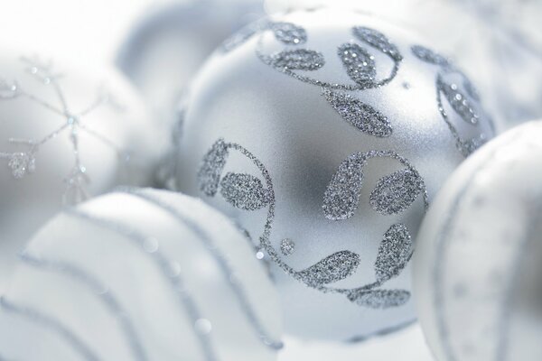 White balls decorate the holiday