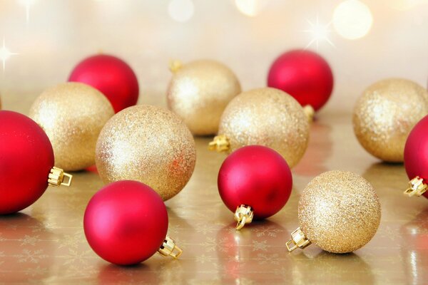 Boules de Noël sonnent sur l arbre de Noël