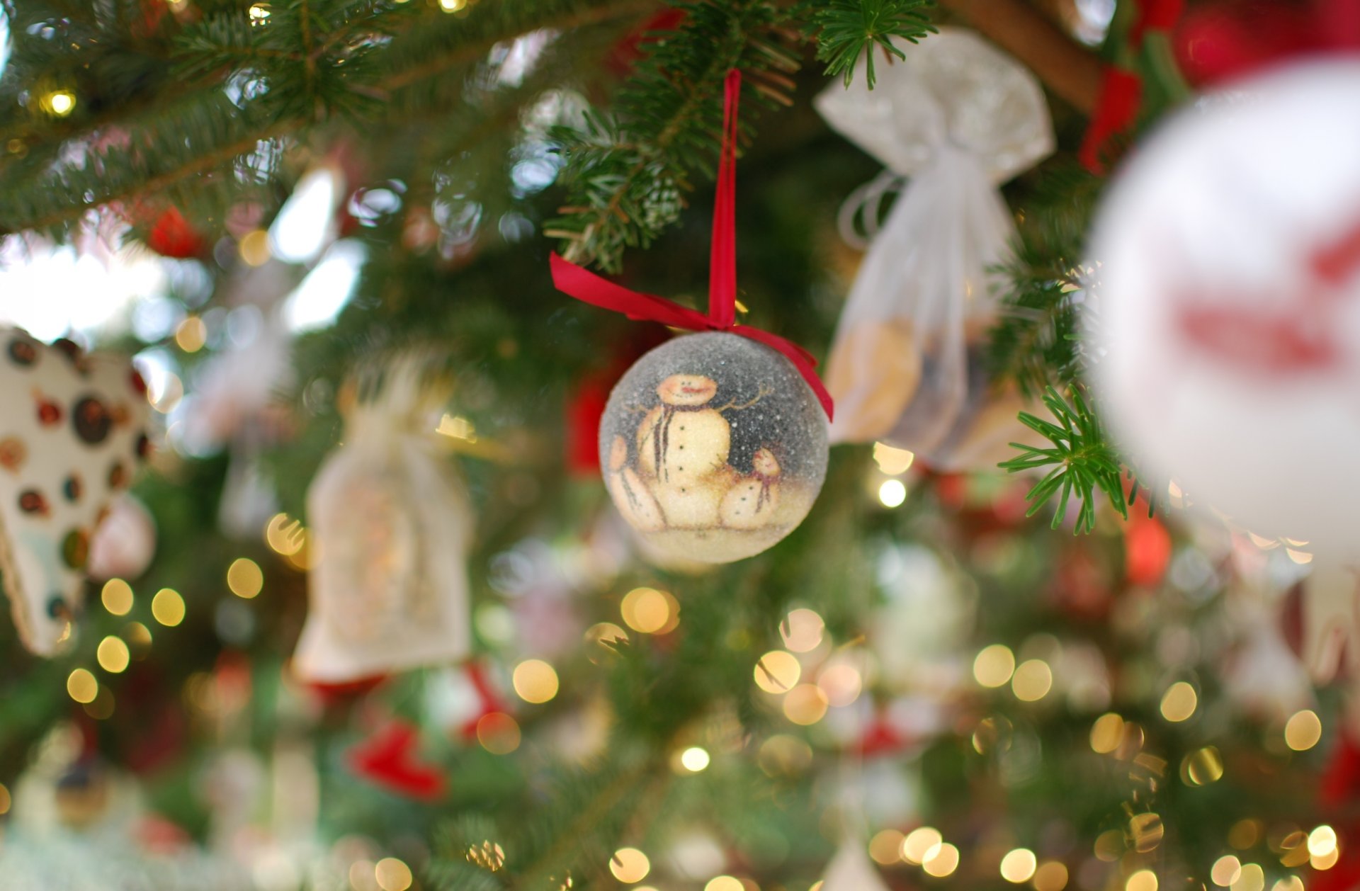 vacaciones año nuevo estado de ánimo árbol de navidad luces guirnalda juguetes