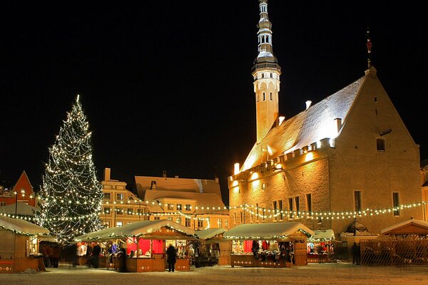 Рождественская елка на базарчки в Эстонии