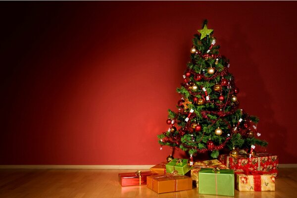 Árbol de Navidad con regalos