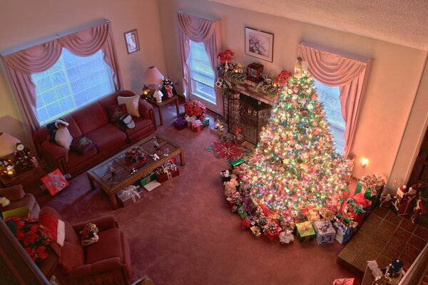 Cadeaux sous le sapin de Noël. C est Noël