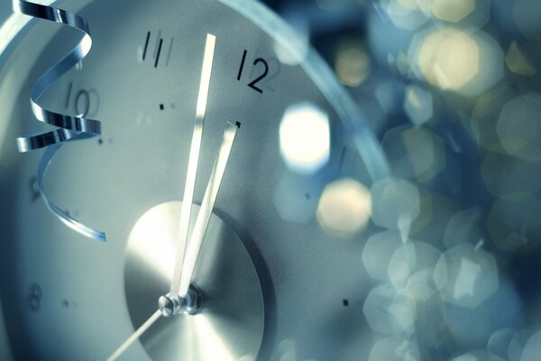 L horloge montre la minute avant le nouvel an