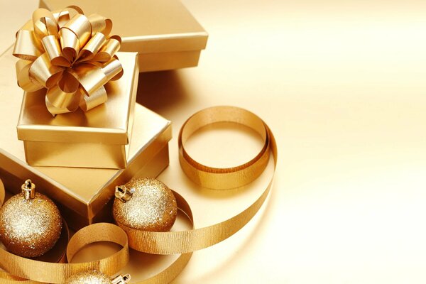 Palle di Natale e regali d oro