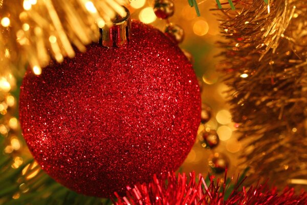 Boule de Noël rouge-décoration sur l arbre de Noël