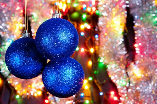 Balls are the main decorations of the Christmas tree