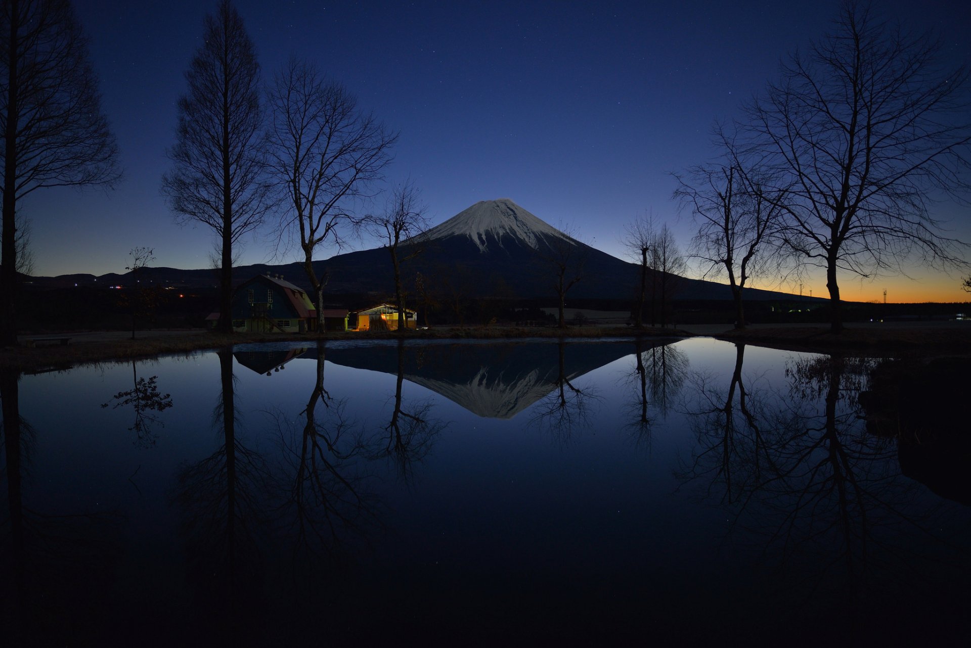 japan fujiyama abend lichter see bäume haus