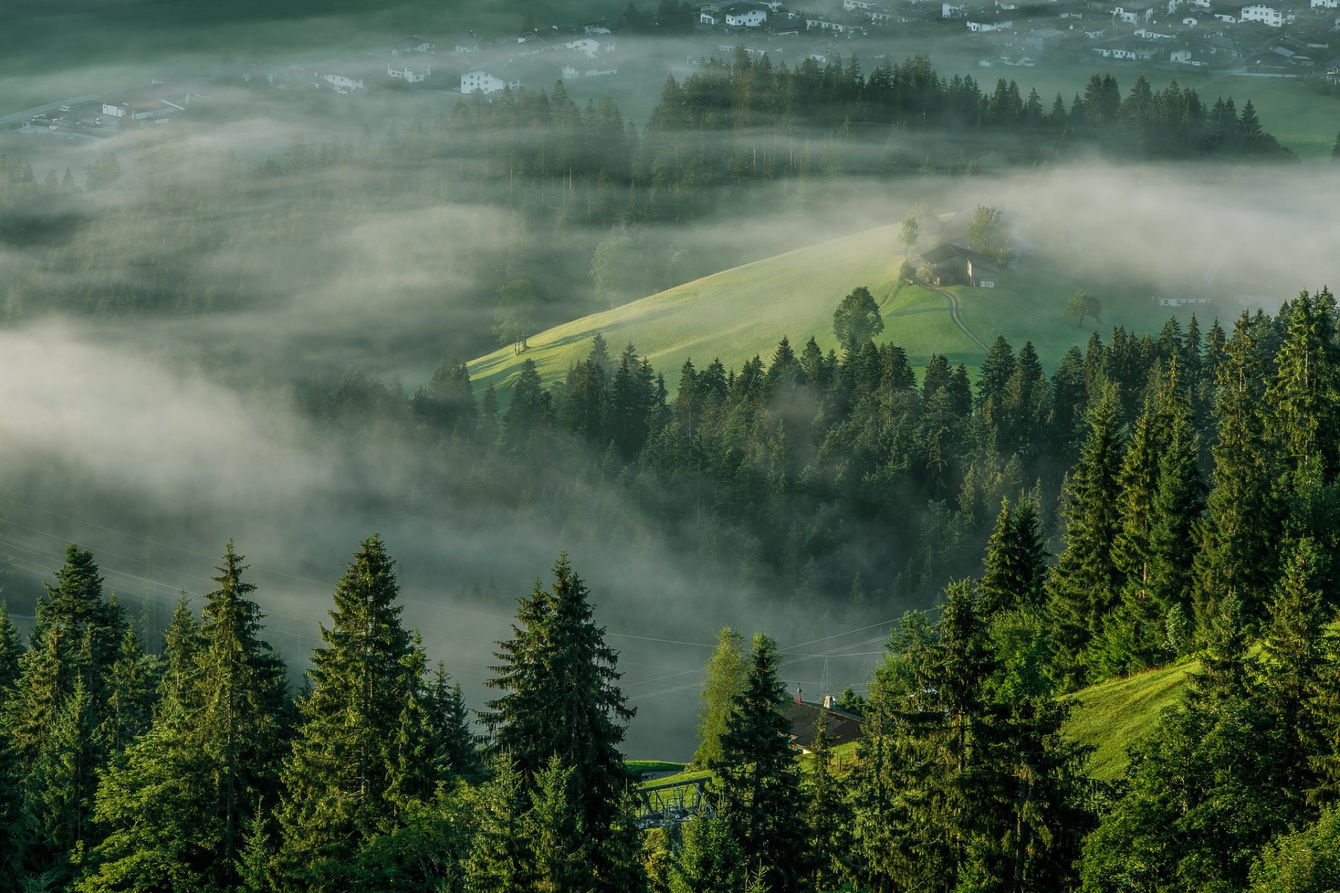 ellmau tyrol austria alpy elmau poranek mgła drzewa