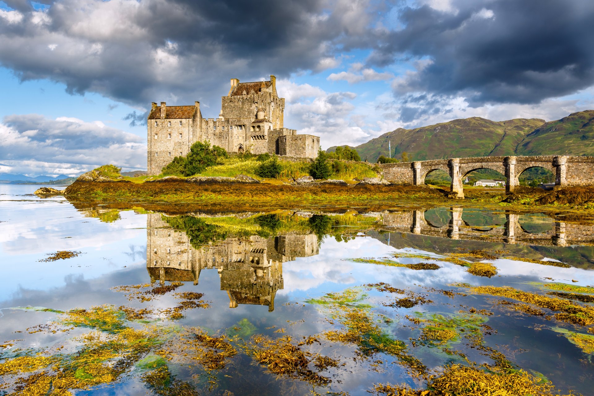 castillo de eileen donan dornie escocia castillo de eilean donan dorne puente lago reflexión