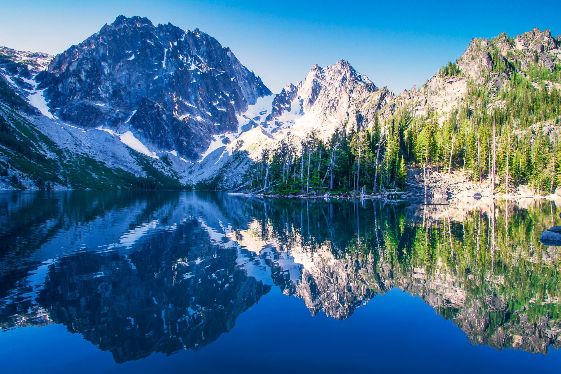 colchuck lago pico colchuck gama de la cascada montaña lago desierto washington lago colchuck montañas en cascada lago montañas reflexión