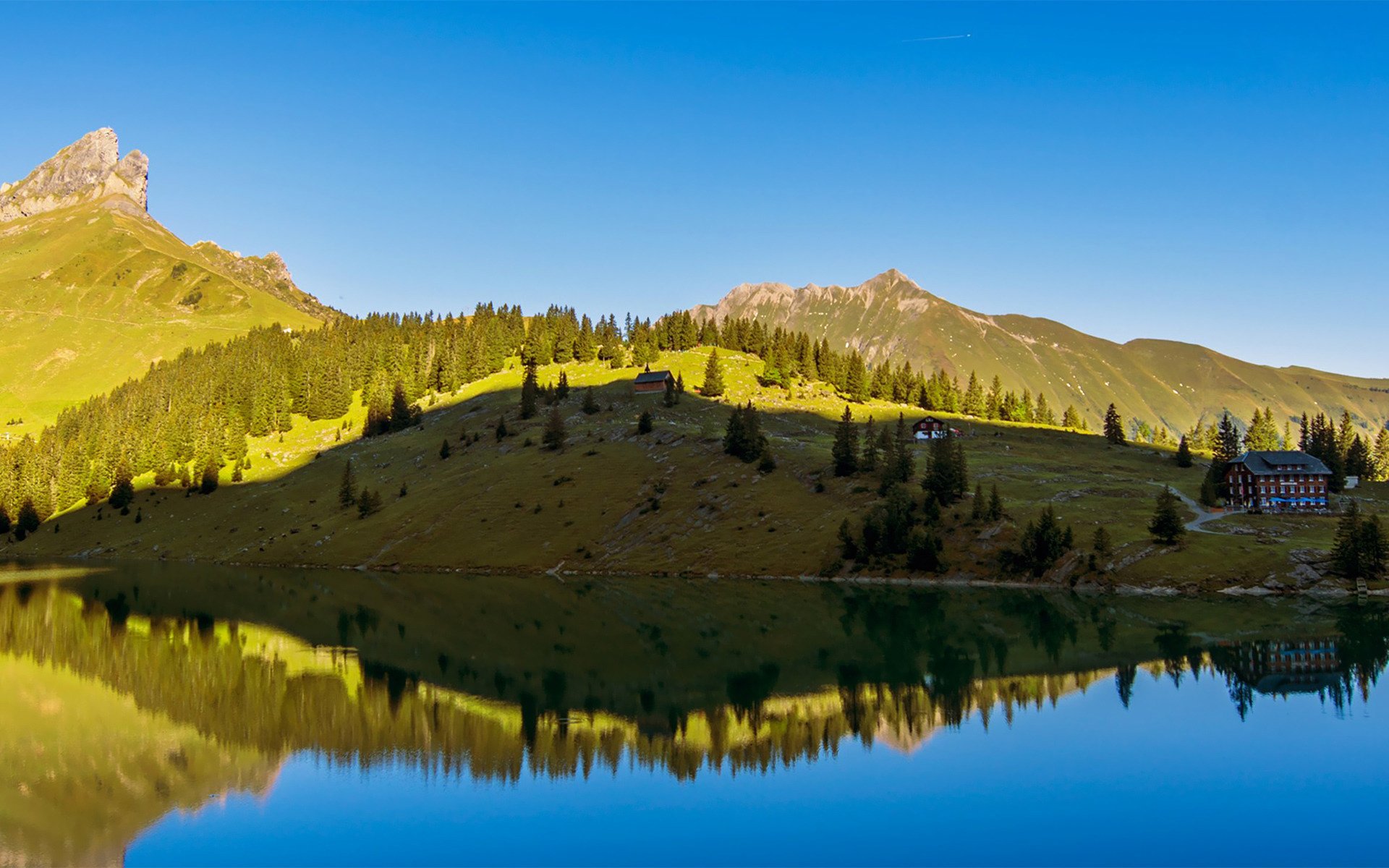 montañas lago árboles cielo casa