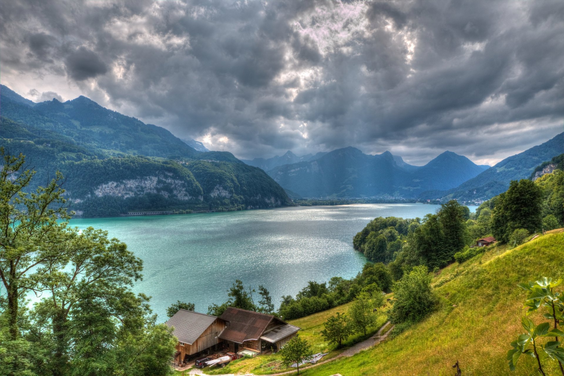 walensee alpen schweiz walensee see berge häuser bäume wolken