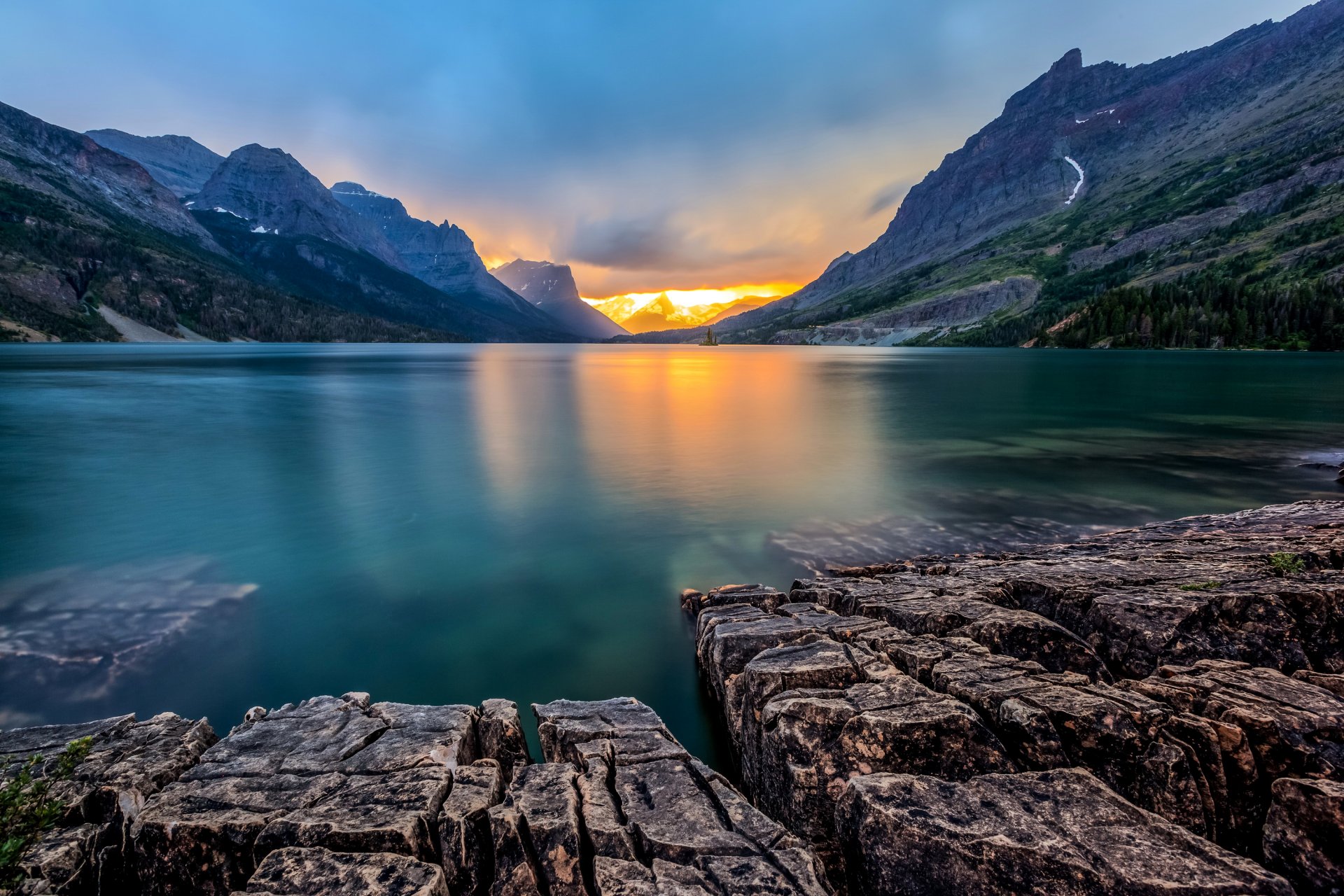 berge felsen steine see sonnenuntergang st. mary lake glacier national park montana