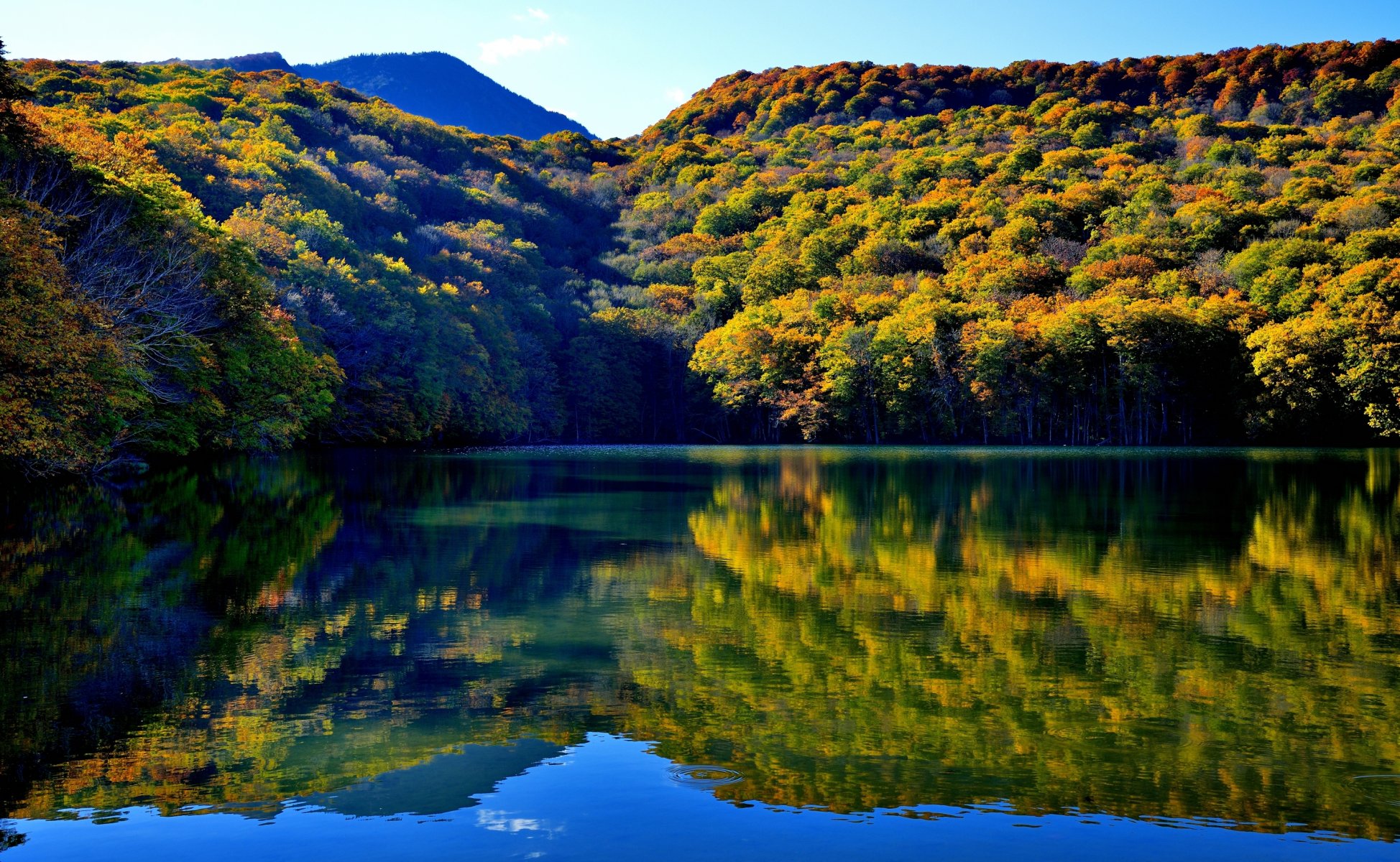 tsuta numa towada prefektura aomori japonia jezioro góry las woda odbicie