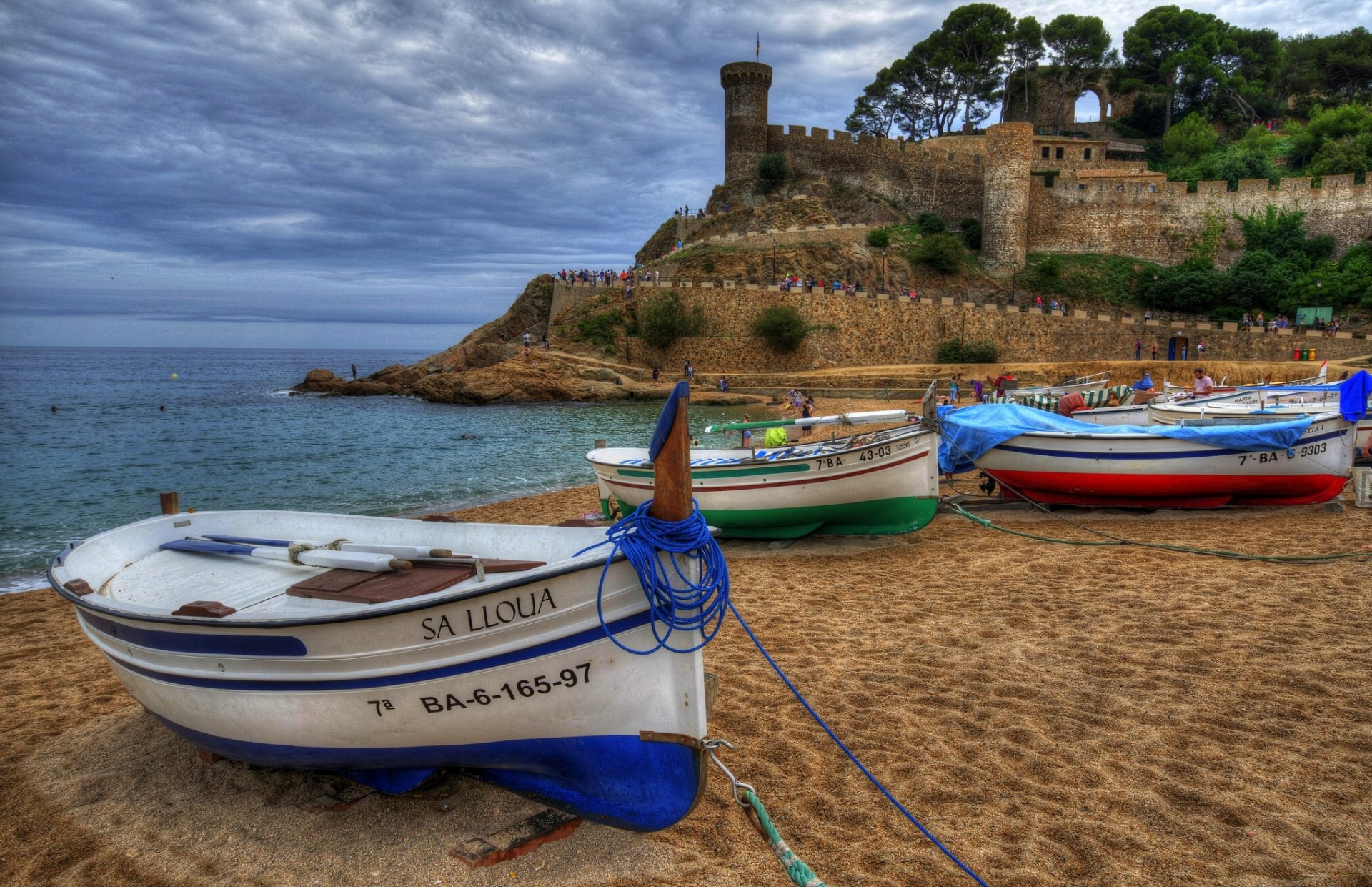 tossa de mar girona catalogna spagna costa brava vila velha mare delle baleari tossa de mar vila vella mare delle baleari fortezza mare costa barche spiaggia sabbia