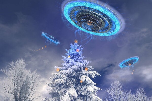 UFO-Schiff glänzt am Weihnachtsbaum