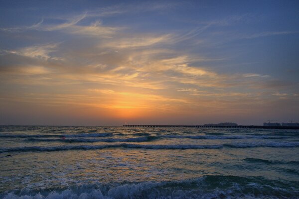 Tramonto sull oceano a Dubai