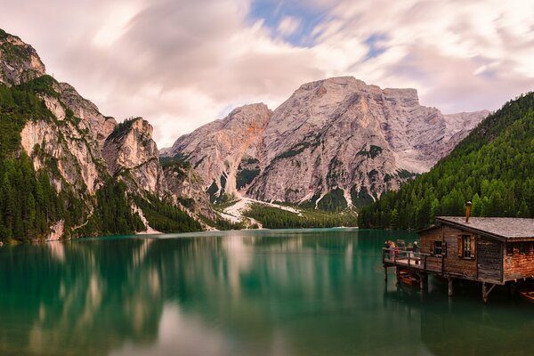 Доломитовые альпы и озеро в италии